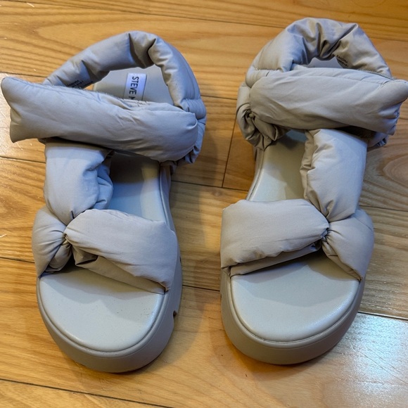 Steve Madden Women's Light tan Sandals - Picture 6 of 6